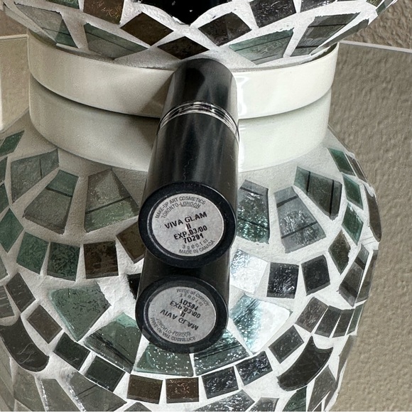 Fair Used Condition MAC *RARE/OLD/VINTAGE/COLLECTIBLE* Viva Glam II Lipstick - Picture 2 of 2
